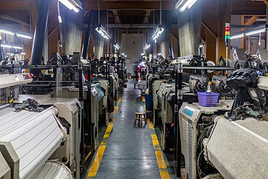 纺织机械服装厂车间图片